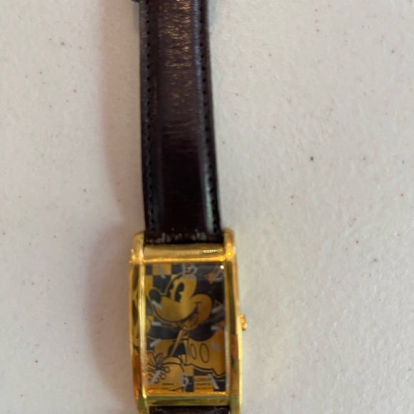 Vintage Rectangular Mickey Mouse Lorus Watch | Lorus V821-5020 R0 Quartz Watch - Picture 9 of 10